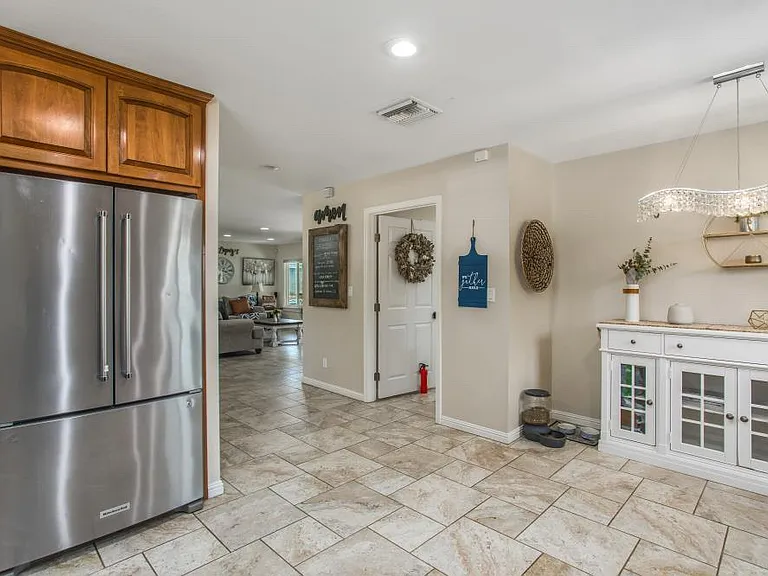 824 Hibiscus Dr — Photo 11