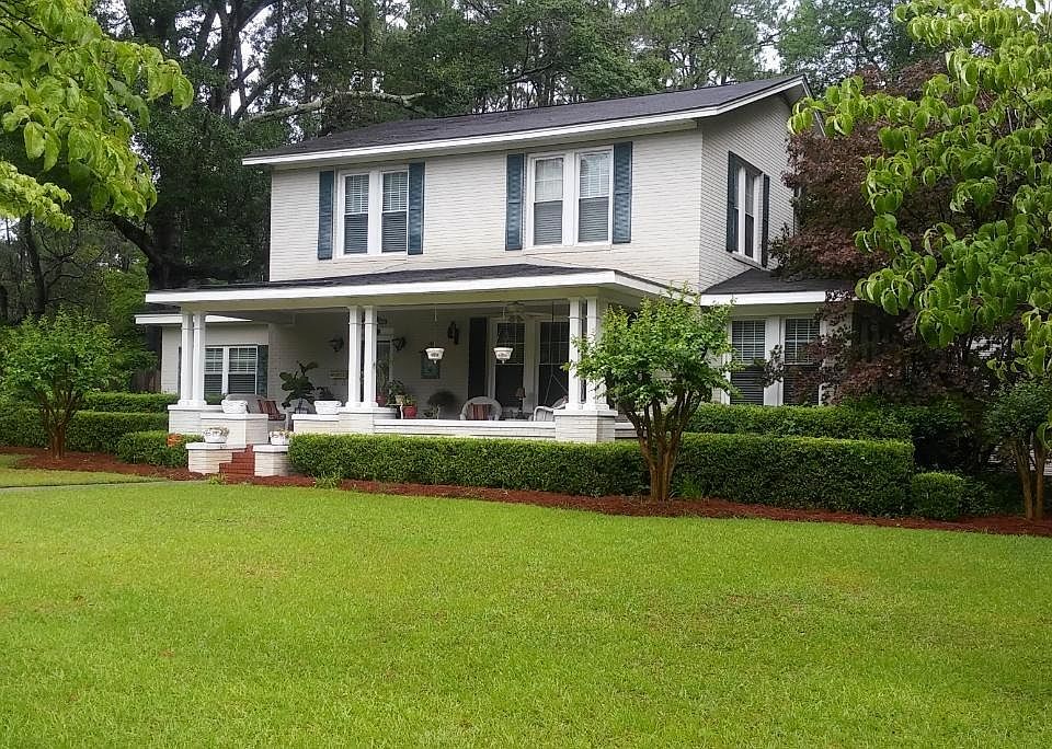 1st image of 100 Woodlawn Dr