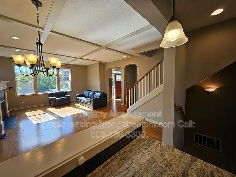 6458 NE 8th Ave — Photo 8