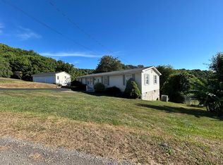 957 Hubbard Town Rd, Honaker, VA 24260