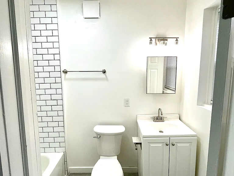 2131 Williams Ave #6 — Photo 8