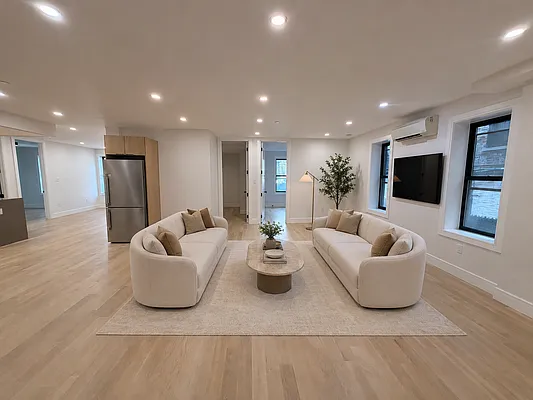 Living room, photo 2