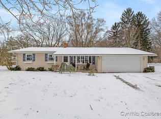 504 Woodland Dr, Holland, MI 49424