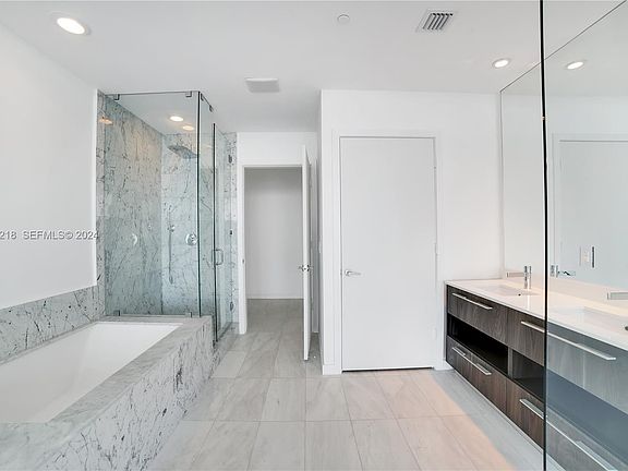 3rd image of 480 NE 31st St #1300
