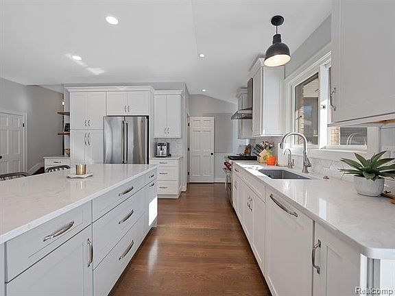 5th image of 3941 Shallow Brook Dr