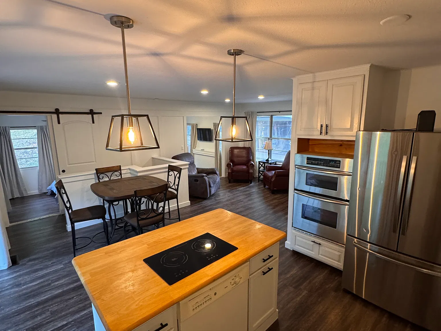 3 bed, 1100 sqft, $2,200 — Photo 4