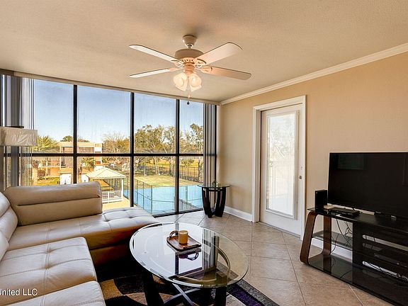 5th image of 2046 Beach Blvd #315