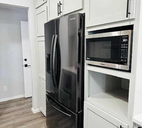 5th image of 381 Rennell St