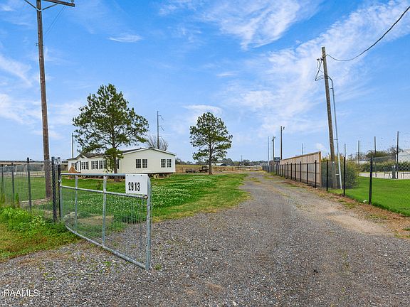 3rd image of 2913 Avery Island Rd