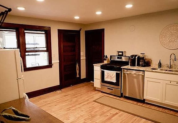 4th image of 3107 Hayes St NE