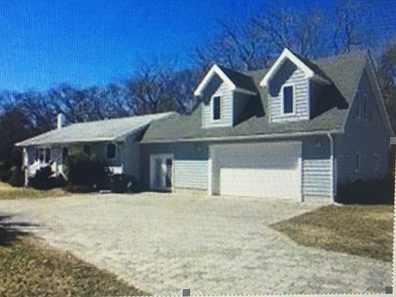 3rd image of 100 Bradley Ln