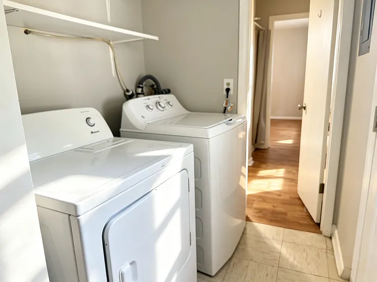 924 Princess Dr — Photo 16