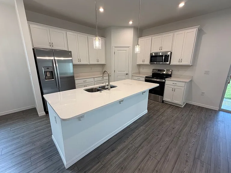405 Eventide Ave — Photo 5