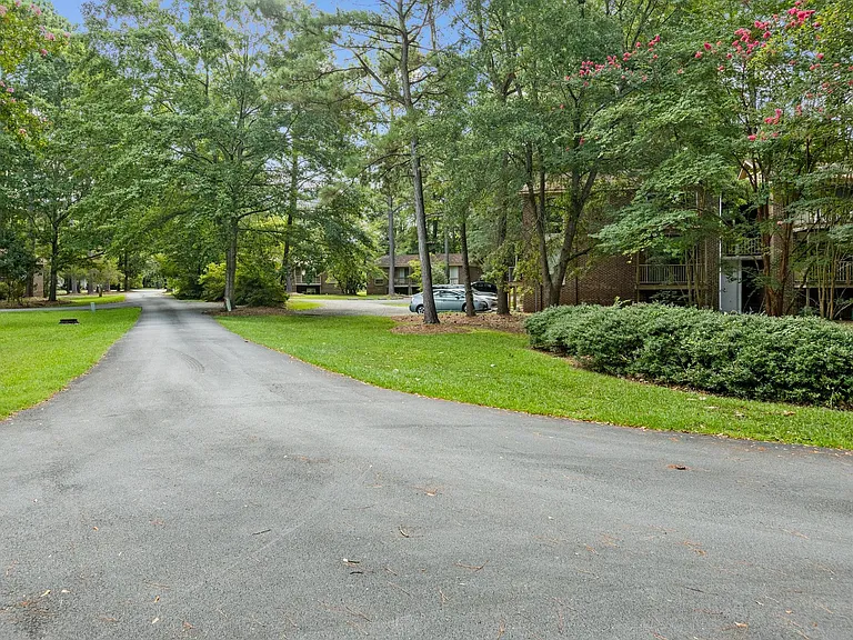 117 Bernhurst Rd — Photo 4