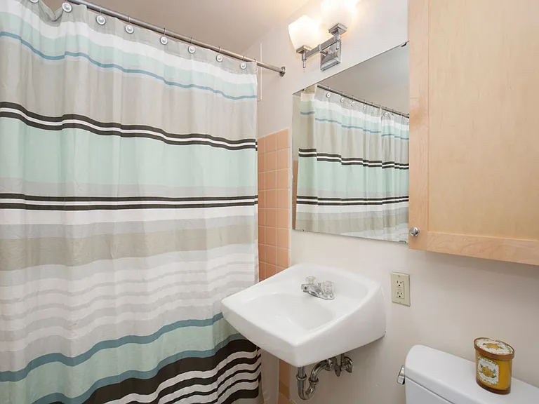 The Queensborough Apartments — Photo 16