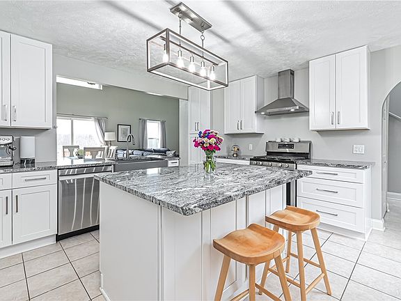 5th image of 26 Sunset Ct