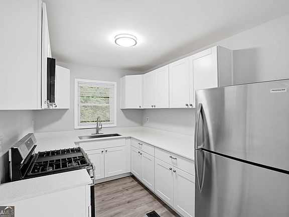 5th image of 467 Park Valley Dr NW