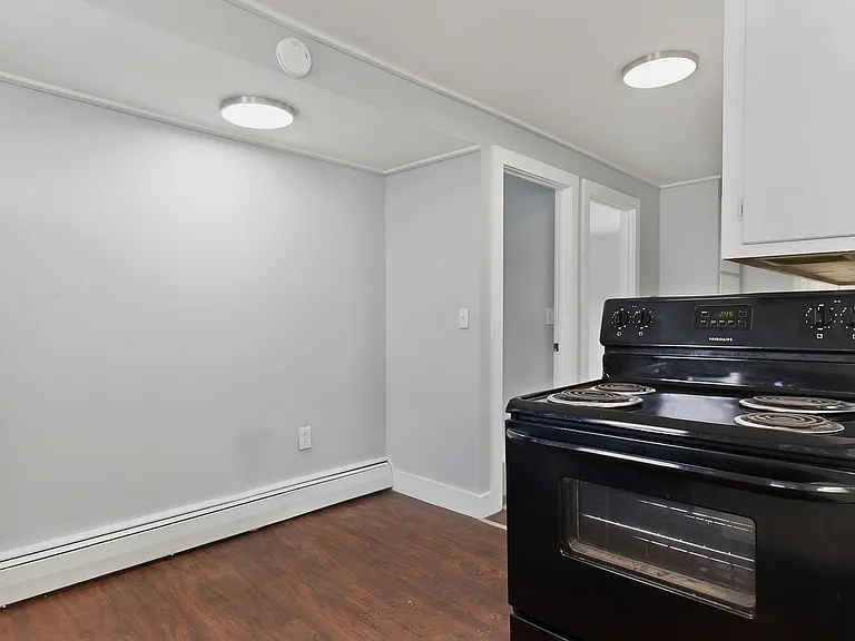 40 Court St — Photo 11