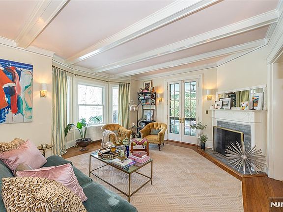 4th image of 120 W Ridgewood Ave