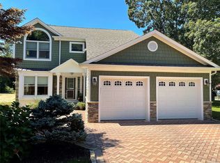 954 Artic Ave, Bohemia, NY 11716