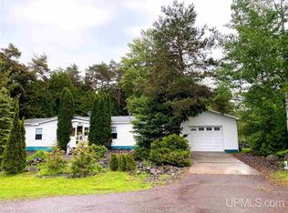 913 Donmar Dr, Houghton, MI 49931