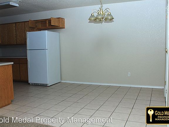 5th image of 2701A Alma Dr