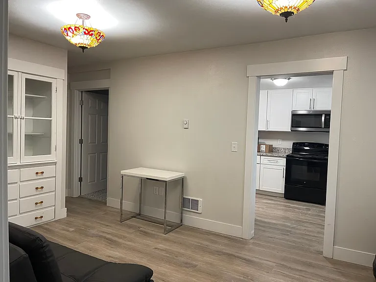 1522 Taylor Ave N #B — Photo 9