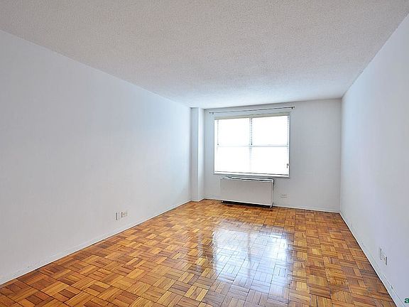 3rd image of 2039 Broadway #3K