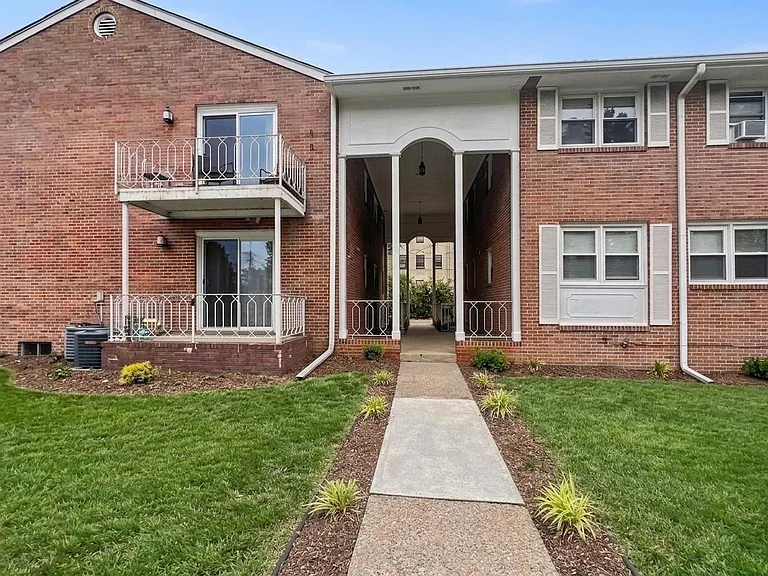 200 E Maple Ave — Photo 23