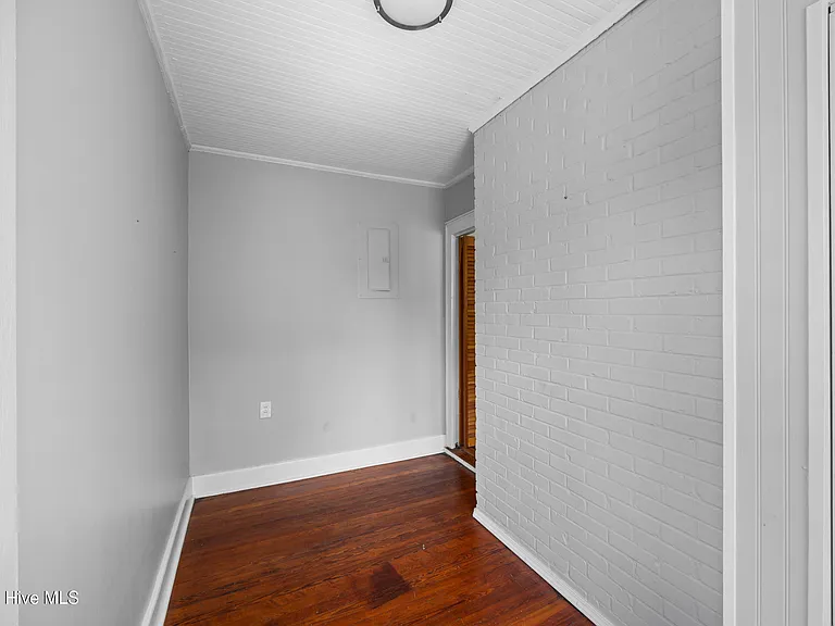 2137 Jackson St — Photo 9