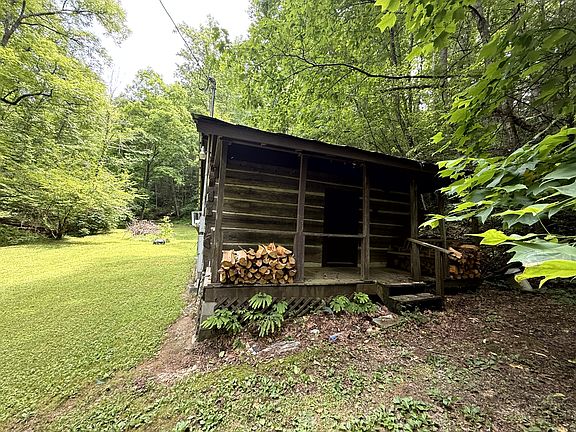 2nd image of 2110 Duck Pond Ln