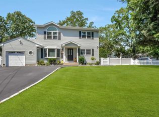 2840 Pine Ave, Ronkonkoma, NY 11779