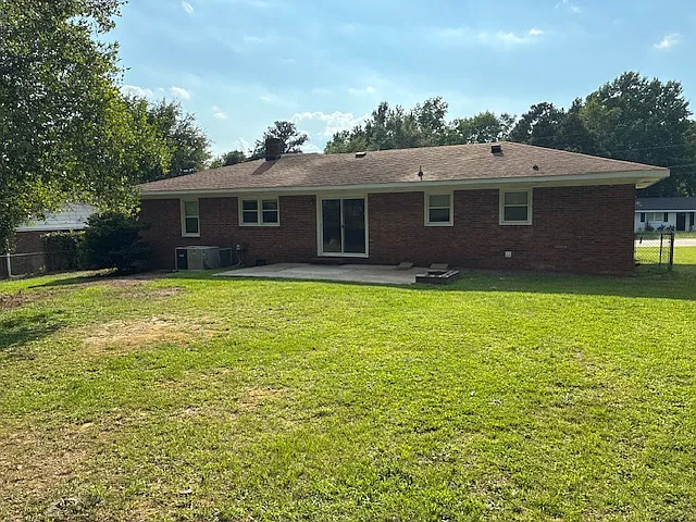 2033 Mango Cir — Photo 17