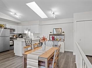 1030 Pond View Ct, Saint Paul, MN 55127