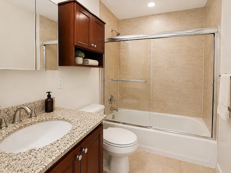 207 E 37th St #1 — Photo 12