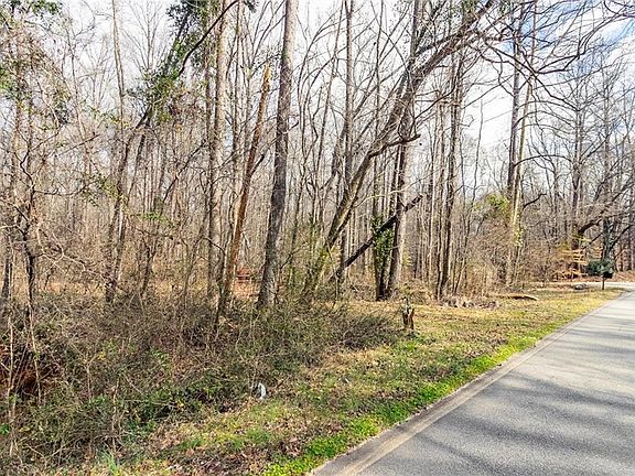 3rd image of 526 Adams Rd