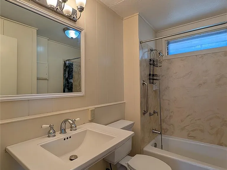 1267 Rycroft St #1 — Photo 9