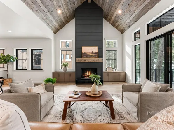 68 Ponderosa Ridge Ct, Donnelly, ID 83615