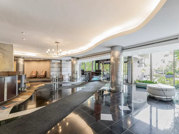 5900 Arlington Avenue image 4 of 20