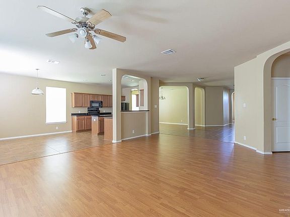 3rd image of 1417 Las Brisas Dr