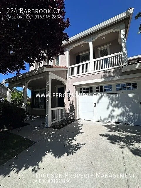 Gorgeous Four Bedroom Home in Westpark — Photo 2
