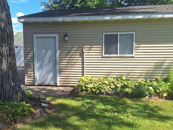 5th image of 806 8th Ave SE