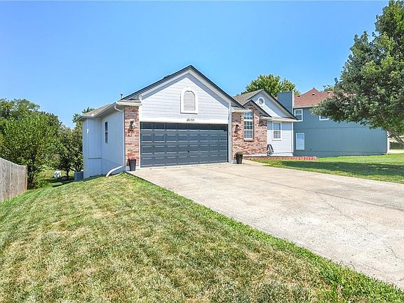 3rd image of 4500 NE Jamestown Dr