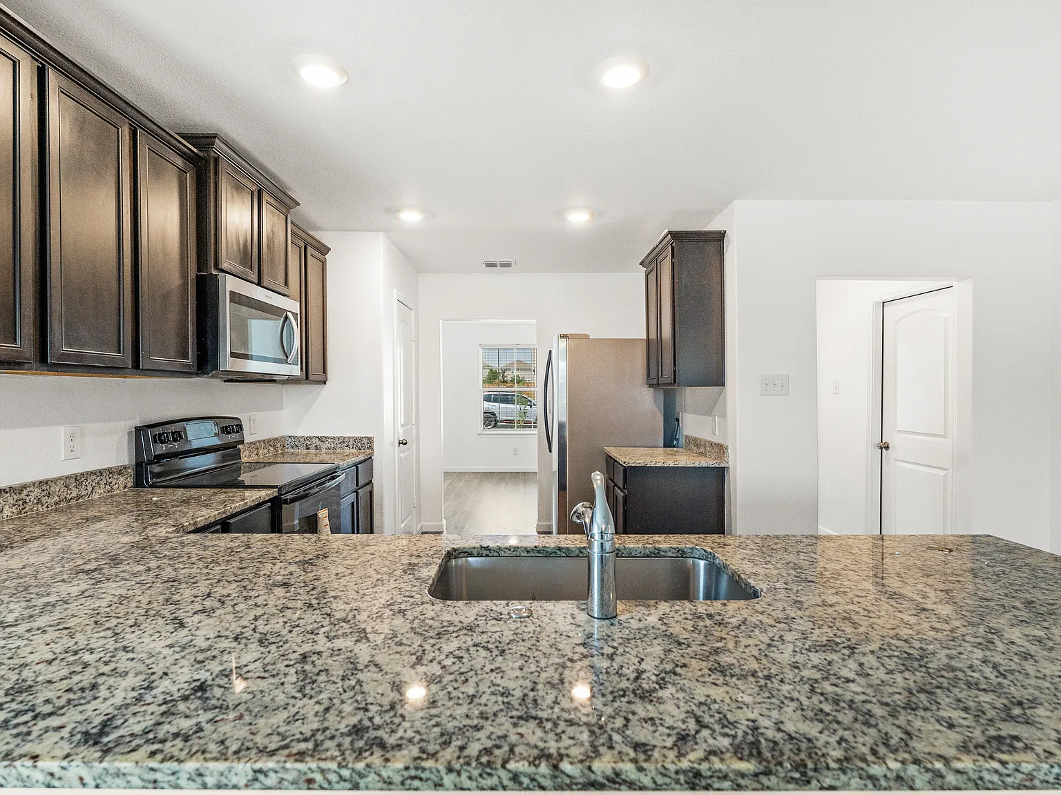 3 bed, 1525 sqft, $1,600 — Photo 4