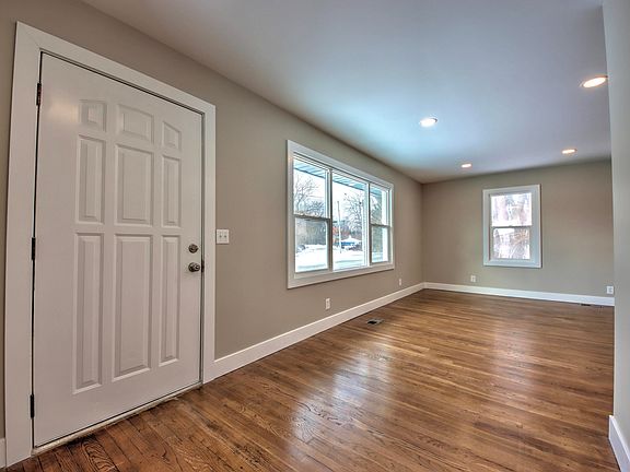 3rd image of 815 Eason Ct