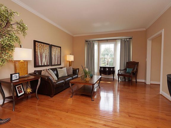 3rd image of 1097 Westchester Way