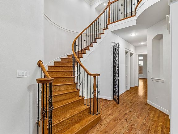 5th image of 8004 Winscott Dr