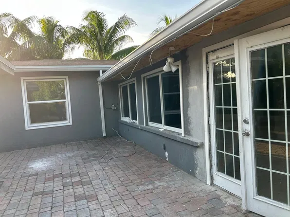 221 NW 40th St, Pompano Beach, FL 33064