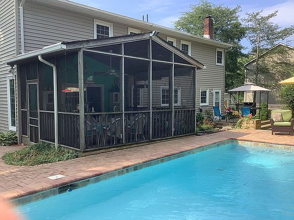 3rd image of 31 Middlesex Ave