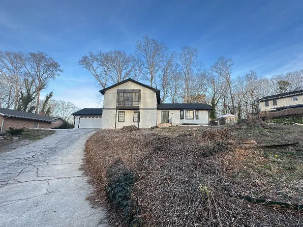 466 Hickory Hills Dr, Stone Mountain, GA 30083